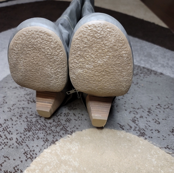 Boots - Picture 4 of 4